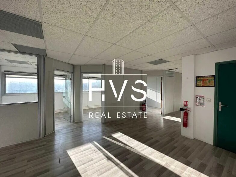 Office in Aix-en-Provence for lease - Interior Photo - Image 1 of 5