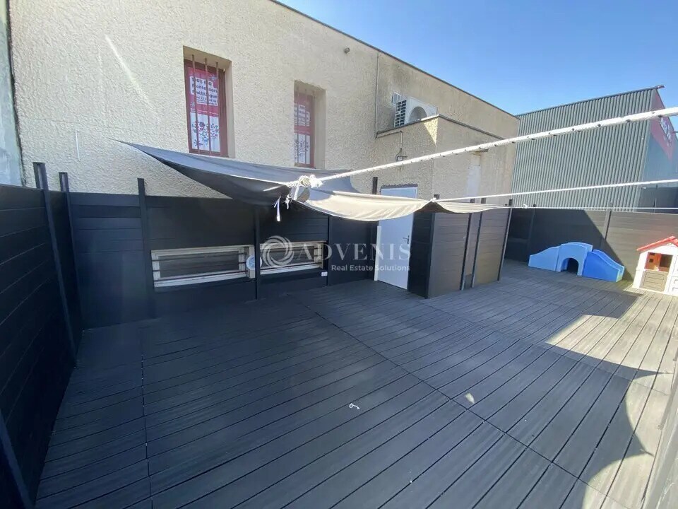 Office in Trappes for sale Building Photo- Image 1 of 11