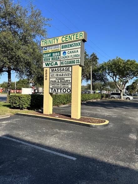 3500 N Powerline Rd, Pompano Beach, FL for lease - Building Photo - Image 1 of 5