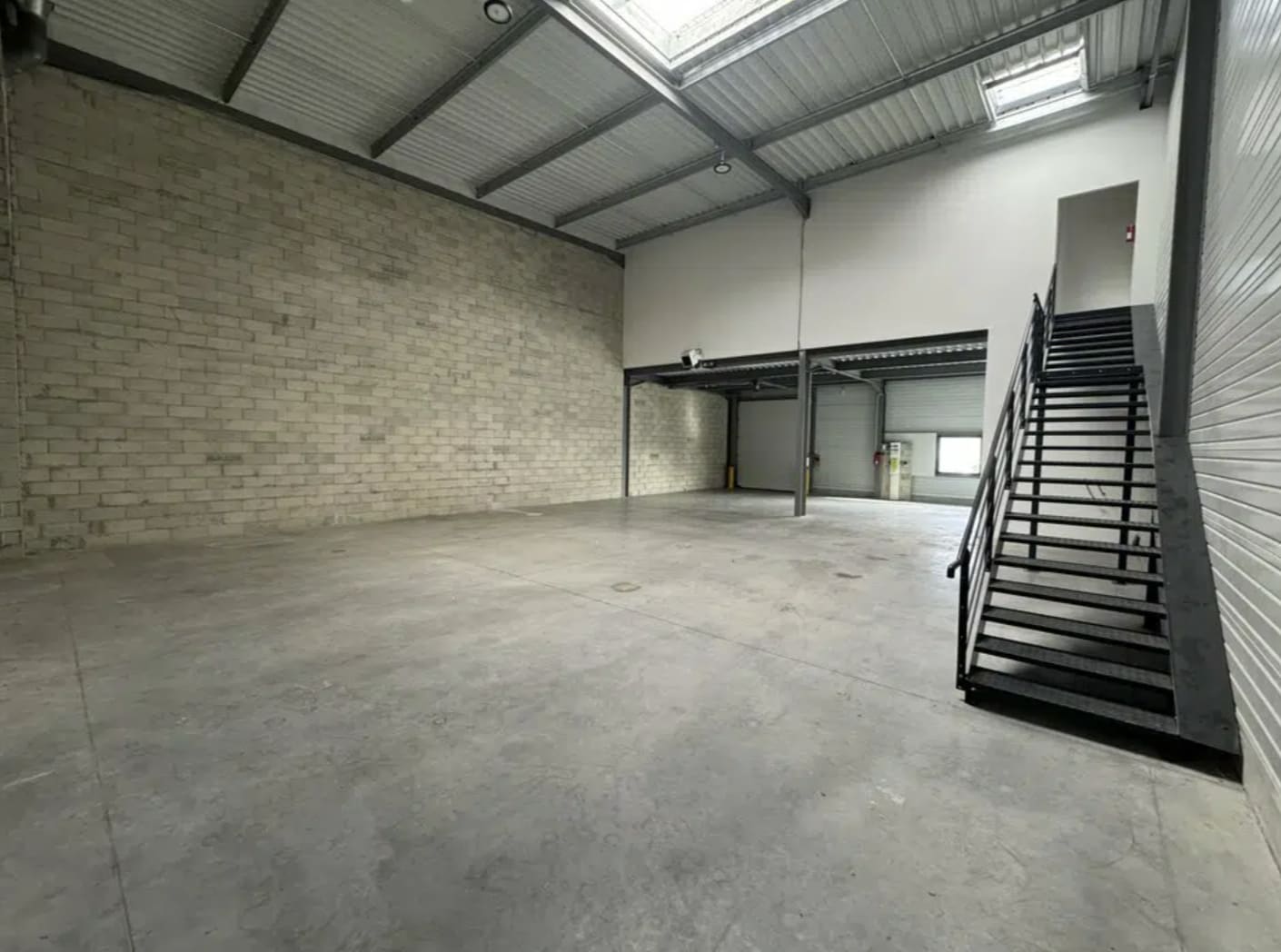 Flex in Aulnay-sous-Bois for lease Interior Photo- Image 1 of 8