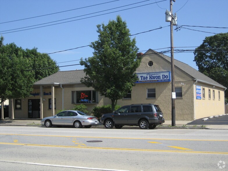 5274 Merrick Rd, Massapequa, NY 11758