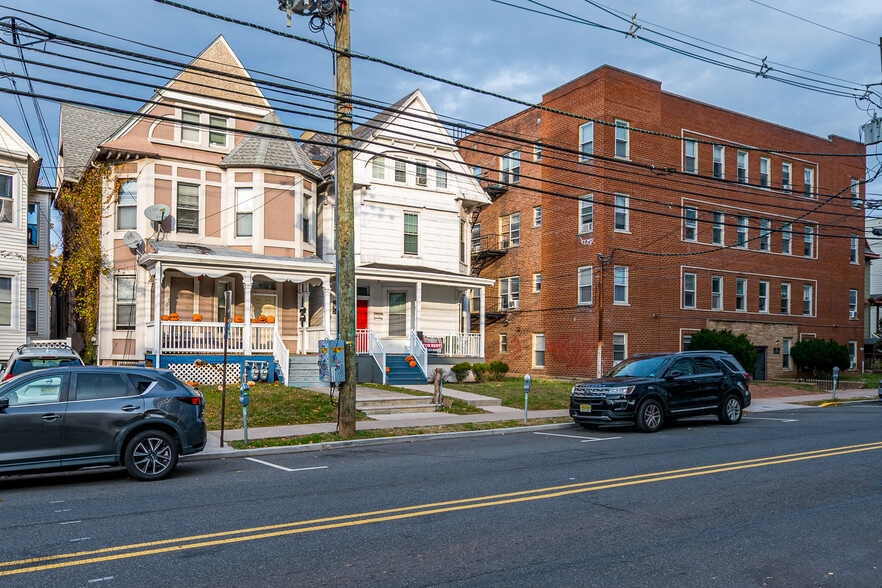 93 Easton Ave, New Brunswick, NJ for sale - Building Photo - Image 3 of 56