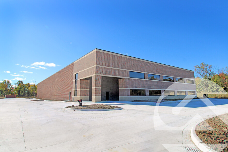 Haggerty Cir, Canton, MI for lease - Building Photo - Image 1 of 3