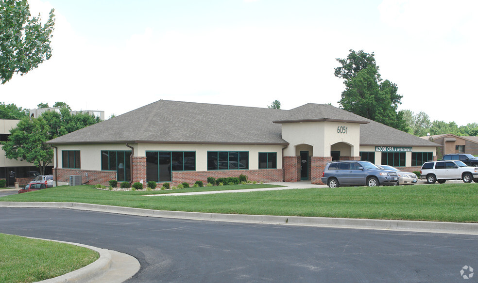 6051 N Chestnut Ave, Gladstone, MO for lease - Building Photo - Image 3 of 7