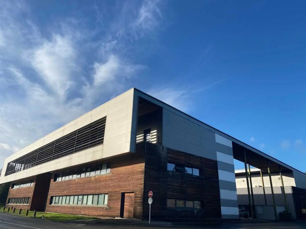 Office in Saint-Jean-de-Braye for lease Building Photo- Image 1 of 8