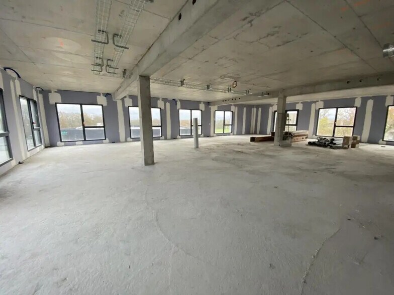 Office in Chartres-de-Bretagne for lease - Interior Photo - Image 3 of 12