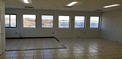4925-4949 Beech Rd, Temple Hills, MD for lease Interior Photo- Image 2 of 14