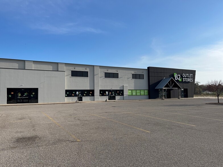 4743 W US Highway 10, Ludington, MI for sale - Building Photo - Image 1 of 2