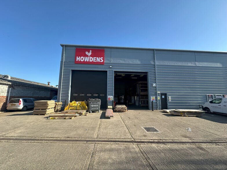 Central Way, Feltham for sale - Building Photo - Image 1 of 1