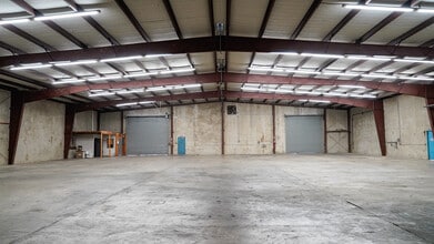 828 W Broadway Ave, Fort Worth, TX for lease Interior Photo- Image 2 of 5