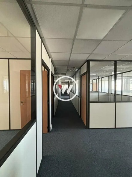 Office in Marseille for lease - Interior Photo - Image 1 of 20