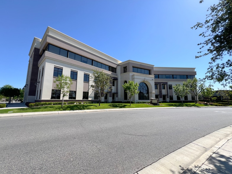 11117 River Run Blvd, Bakersfield, CA for lease - Building Photo - Image 2 of 12