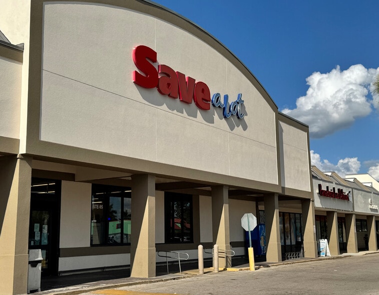 4901 Palm Beach Blvd, Fort Myers, FL for lease - Building Photo - Image 3 of 10