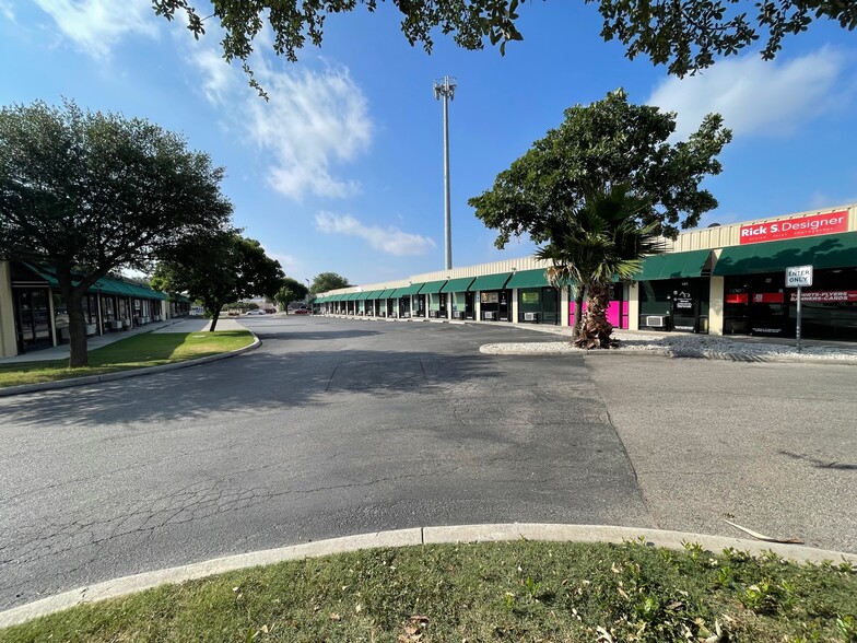 8034 Culebra Rd, San Antonio, TX for lease - Building Photo - Image 2 of 15