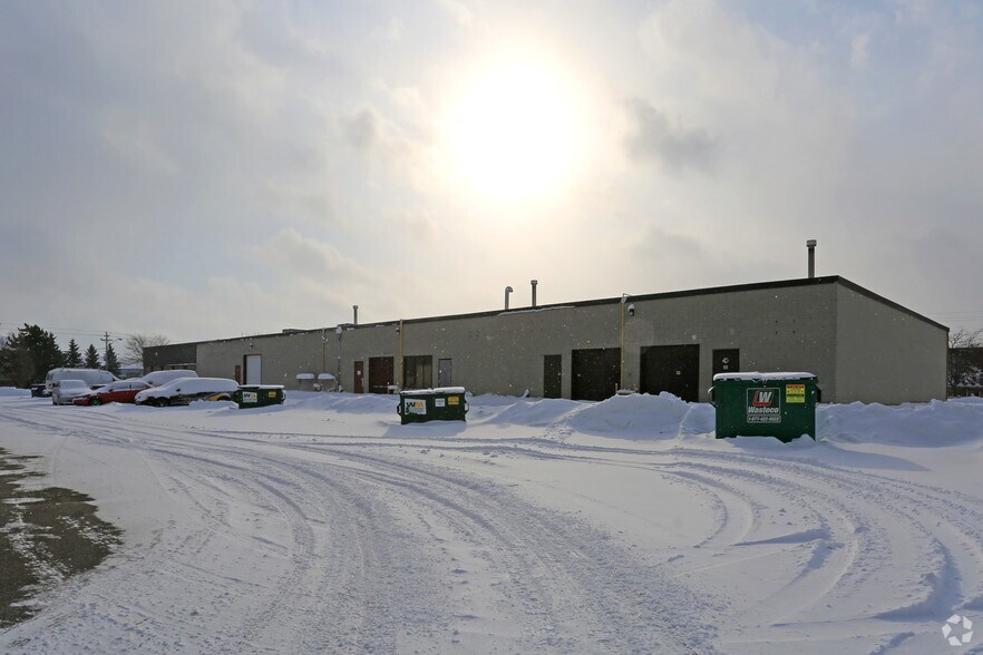 24 Mcintyre Pl, Kitchener, ON for lease - Building Photo - Image 2 of 3