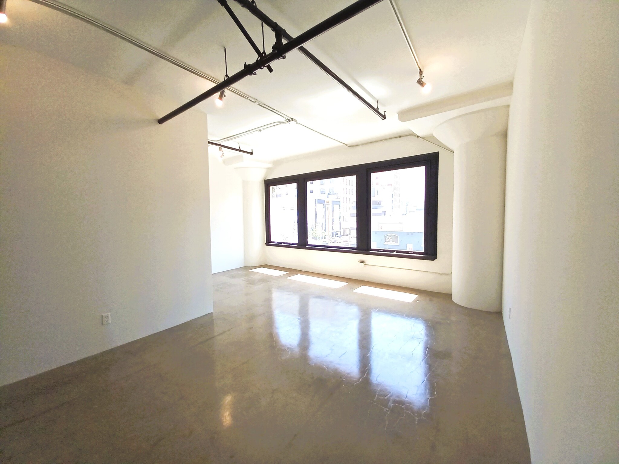 120 E 8th St, Los Angeles, CA for lease Interior Photo- Image 1 of 2