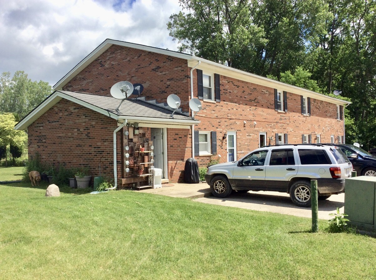 3373 S Van Dyke Rd, Almont, MI 48003