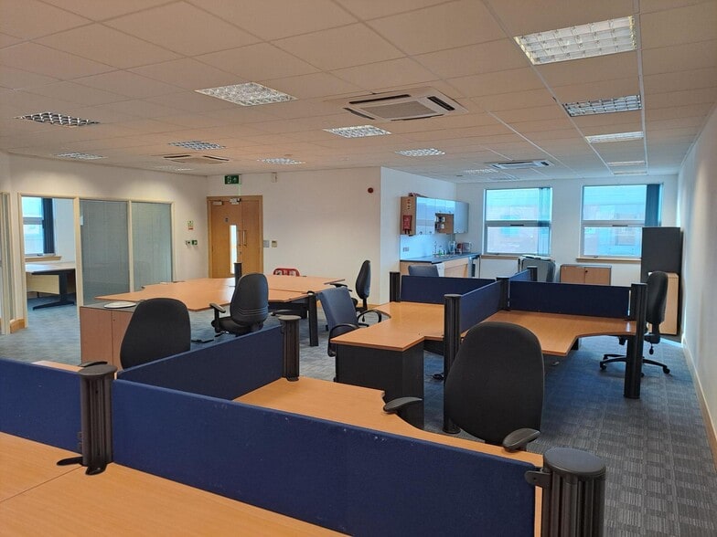 Whittle Way, Stevenage for lease - Building Photo - Image 2 of 18