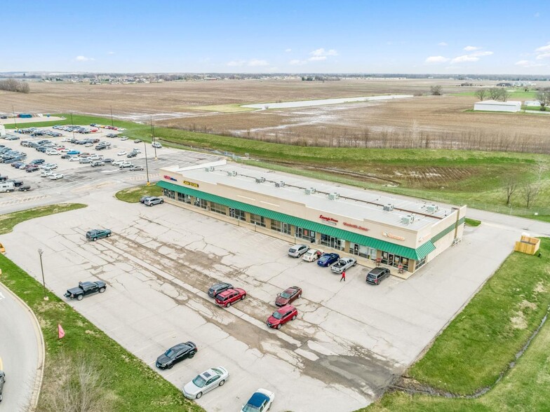 12547 ST Route 143, Highland, IL for lease - Building Photo - Image 2 of 10