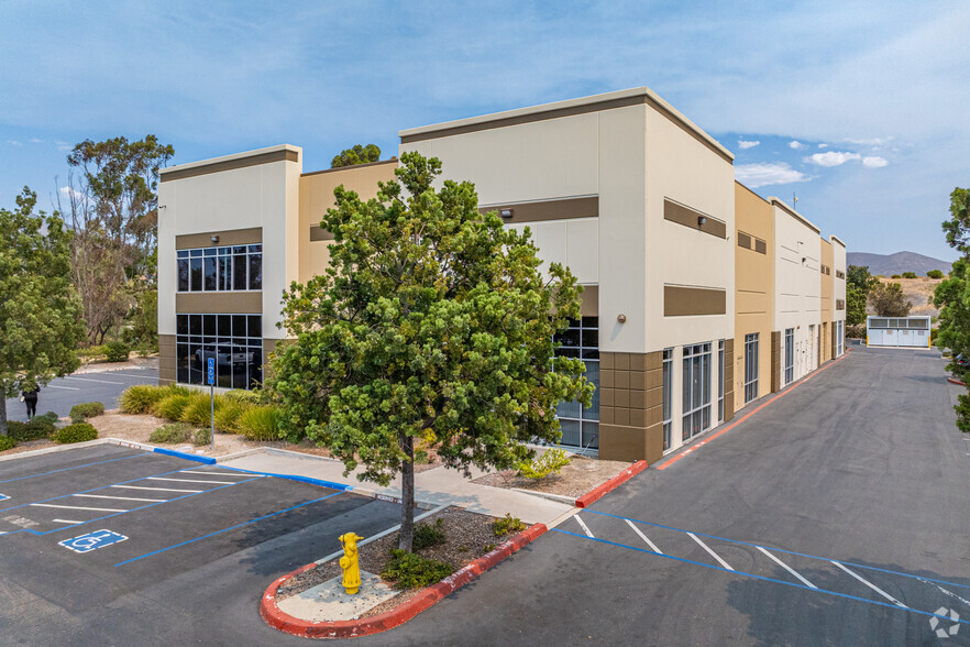 2560-2566 Catamaran Way, Chula Vista, CA for lease - Building Photo - Image 2 of 22