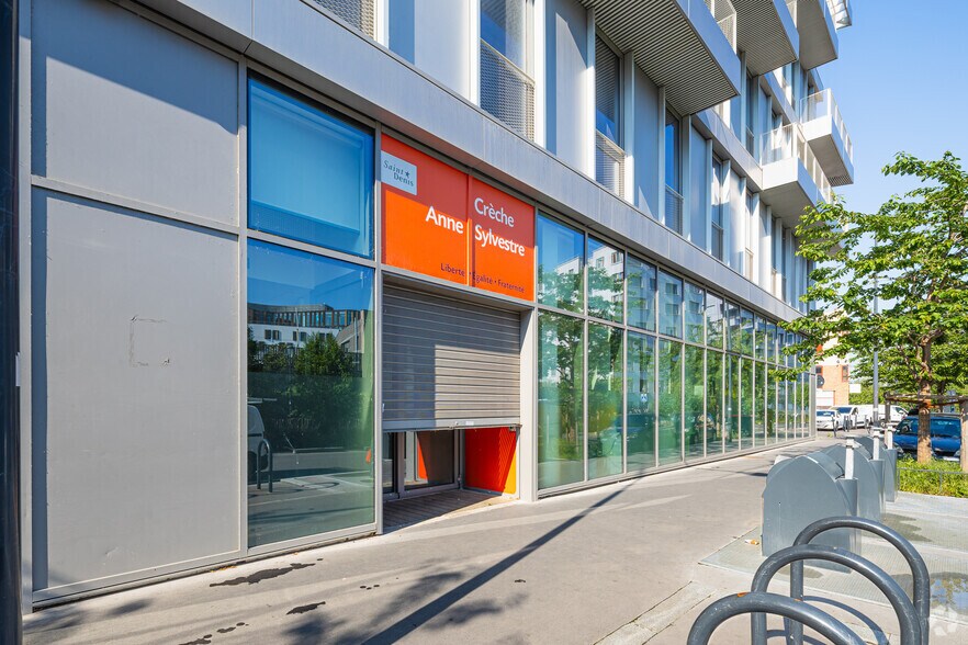 Office in Saint-Denis for lease - Building Photo - Image 3 of 3