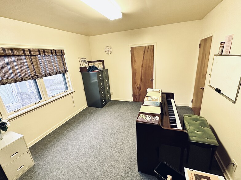 616 Washington St, Sewickley, PA for lease - Interior Photo - Image 3 of 9