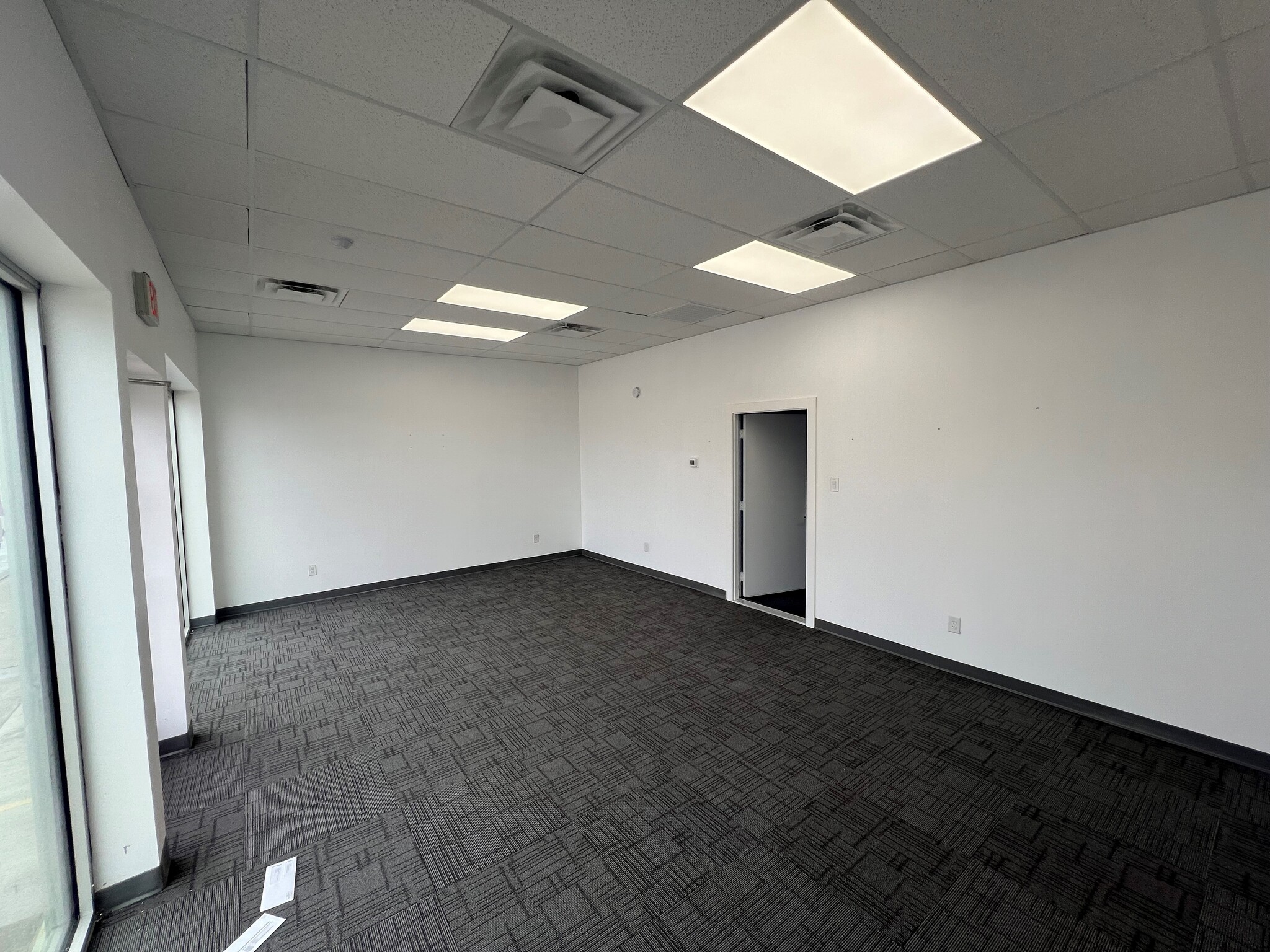 1715-1721 W Berry St, Fort Worth, TX for lease Interior Photo- Image 1 of 4