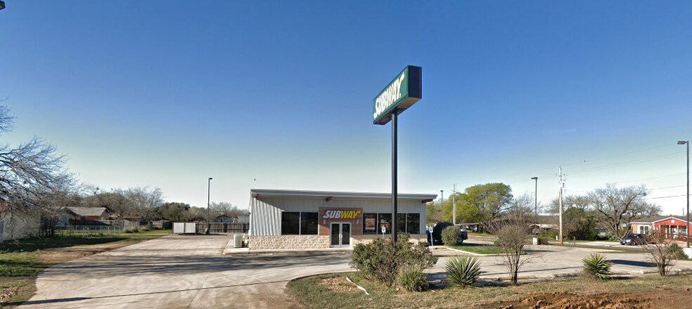 512 Zanderson Ave, Jourdanton, TX for sale - Building Photo - Image 2 of 2