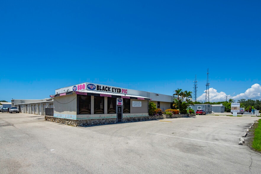 North Naples Industrial Opportunity portfolio of 2 properties for sale on LoopNet.com - Building Photo - Image 2 of 6