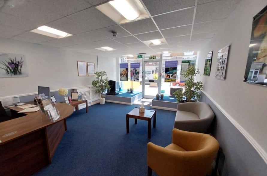 56-56B Goring Rd, Worthing for sale - Primary Photo - Image 2 of 5