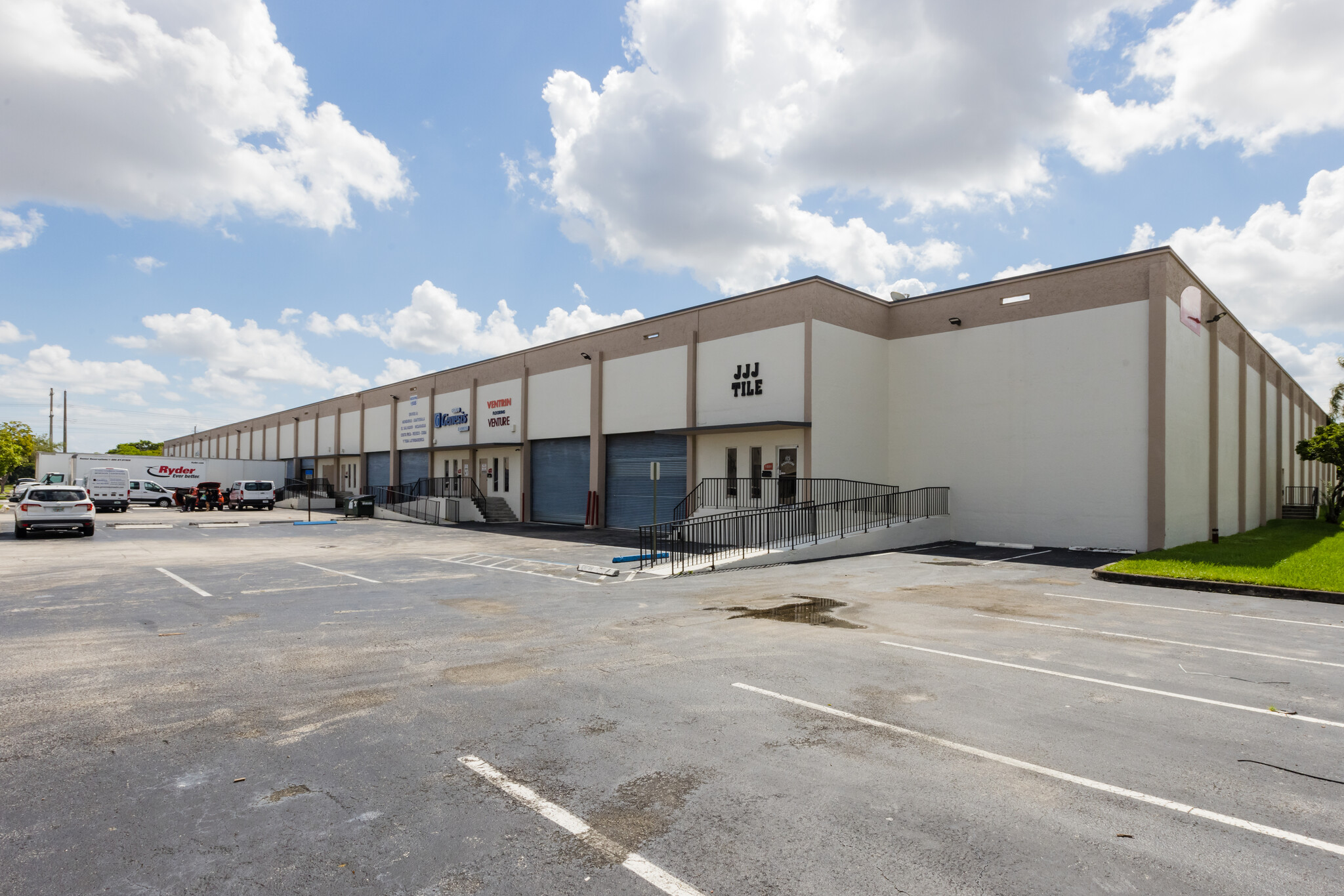 1501-1573 NW 82nd Ave, Doral, FL for lease Primary Photo- Image 1 of 12