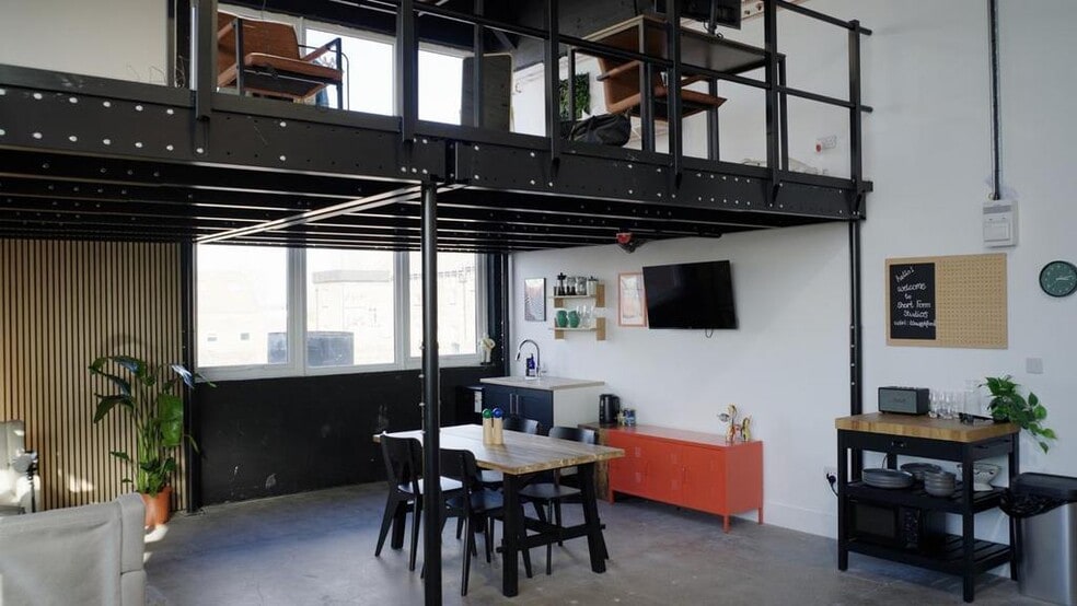 Mowat Industrial Estate, Watford for lease - Interior Photo - Image 2 of 13