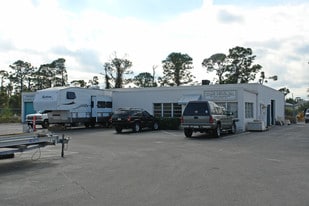 102-152 NE Dixie Hwy, Stuart FL - Warehouse
