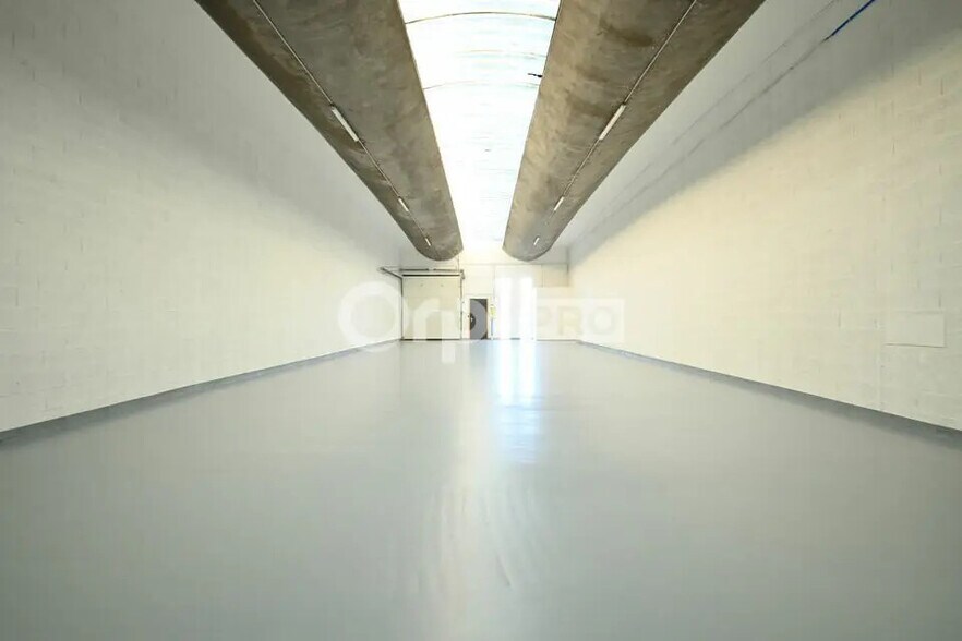 Office in Saint-Priest for lease - Interior Photo - Image 2 of 13