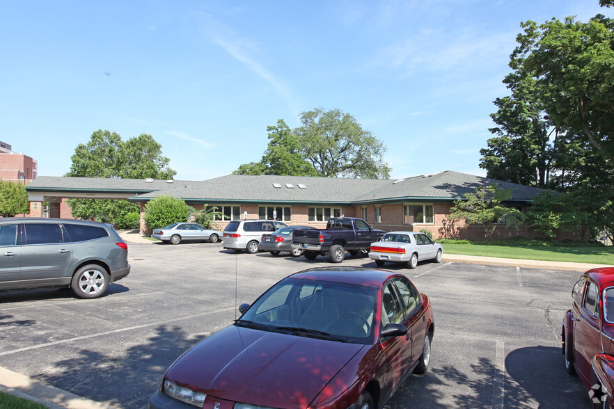 577 Michigan Ave, Holland, MI for lease - Primary Photo - Image 3 of 8