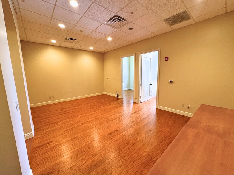 2100 SE Hillmoor Dr, Port Saint Lucie, FL for lease - Interior Photo - Image 2 of 20