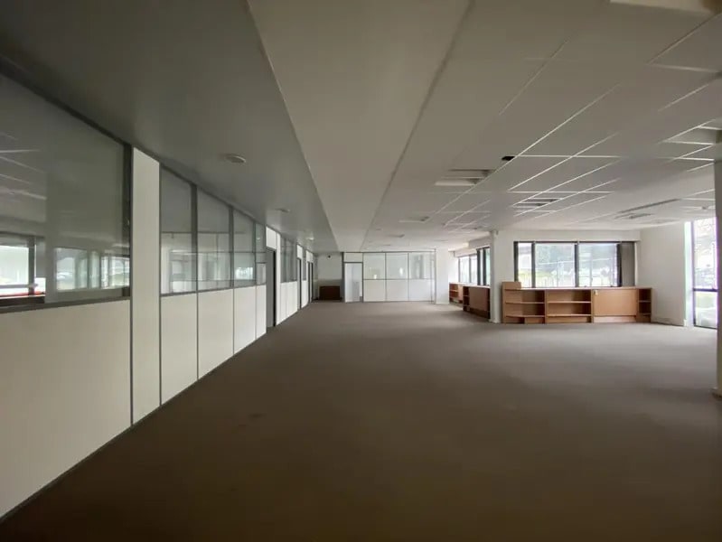 Office in Ivry-sur-Seine for lease Building Photo- Image 1 of 17