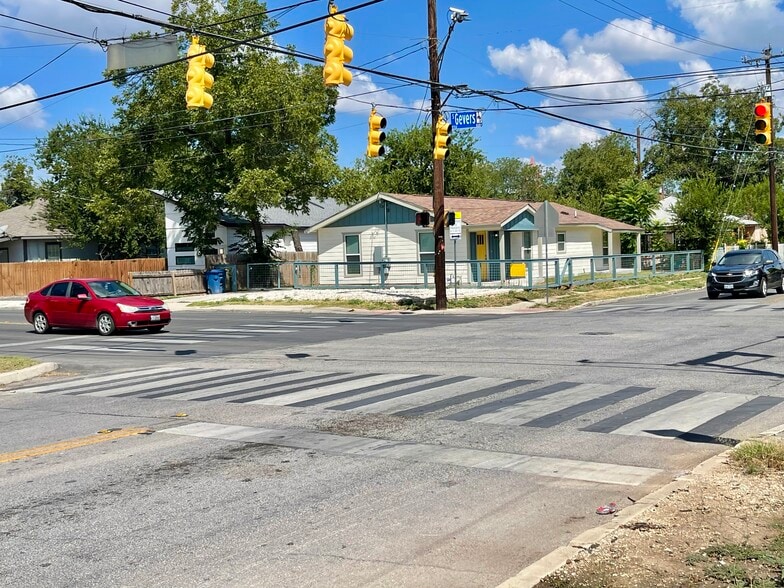 629 S Gevers St, San Antonio, TX for sale - Building Photo - Image 3 of 17