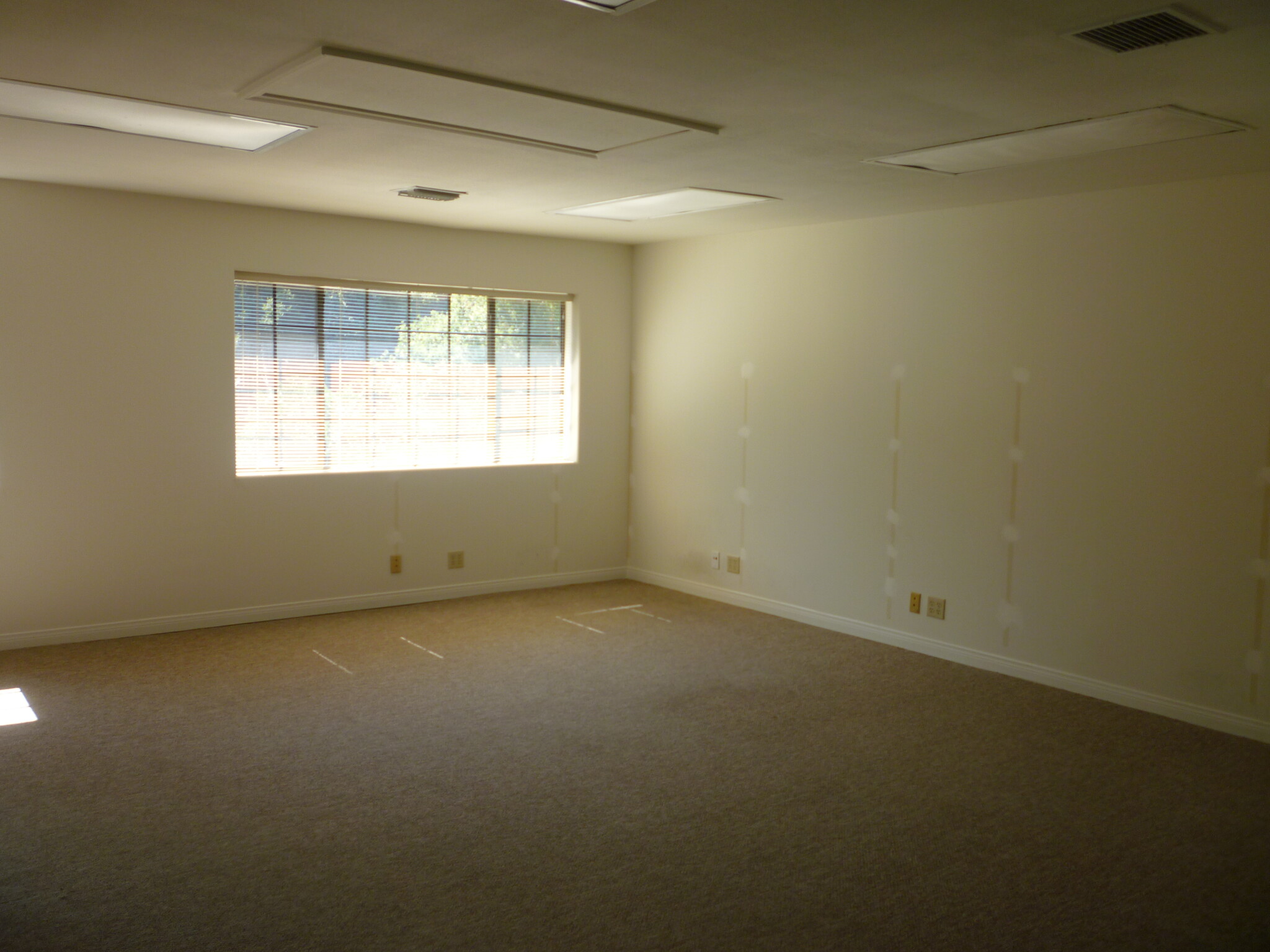 28328 Agoura Rd, Agoura Hills, CA for lease Building Photo- Image 1 of 2