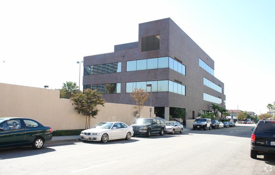 1000 N Central Ave, Glendale, CA for lease - Building Photo - Image 2 of 4