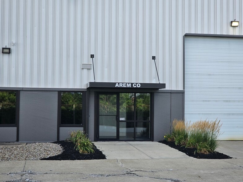 7800 Tyler Blvd, Mentor, OH for lease - Building Photo - Image 2 of 6