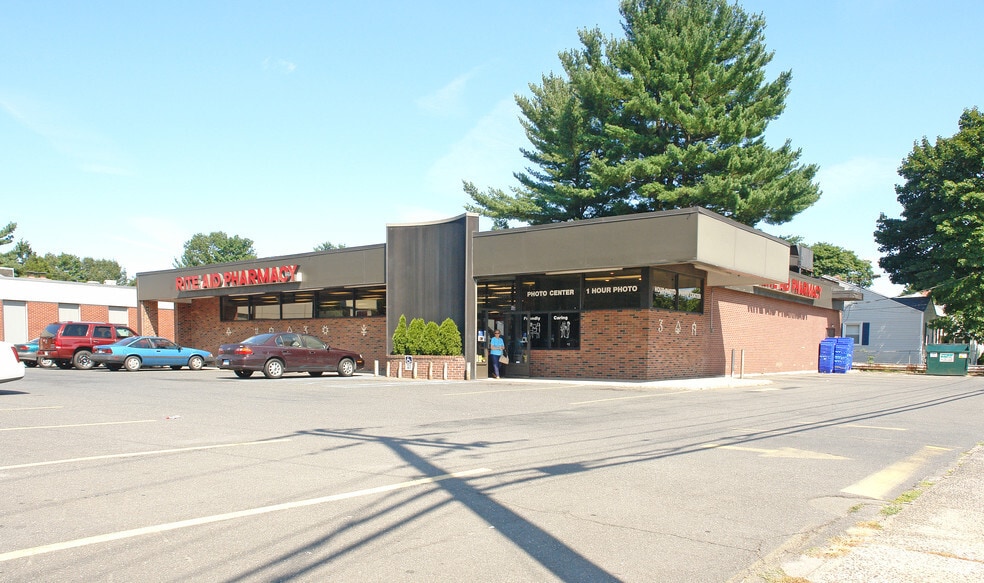 52 East St, Plainville, CT 06062