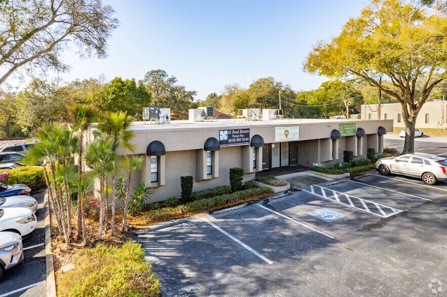 1046 W Busch Blvd, Tampa, FL for lease - Building Photo - Image 1 of 14