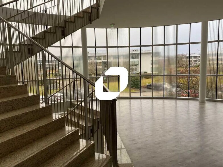 2 Rue René Caudron, Voisins-le-Bretonneux for lease - Building Photo - Image 2 of 37