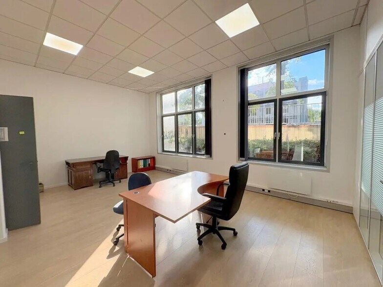 Office in Saint-Germain-en-Laye for lease - Interior Photo - Image 3 of 6