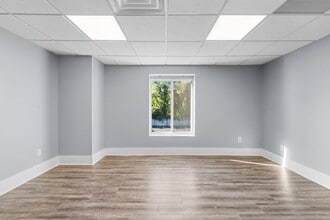 308 W Main St, Smithtown, NY for lease Interior Photo- Image 2 of 6