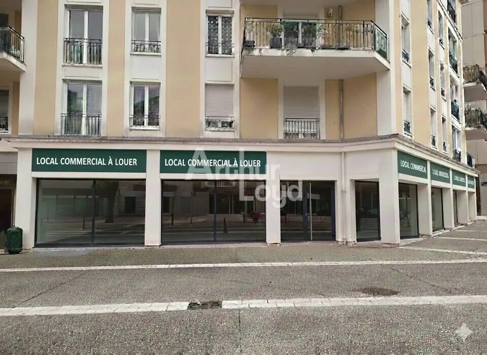 Retail in Aix-les-Bains for lease Building Photo- Image 1 of 5