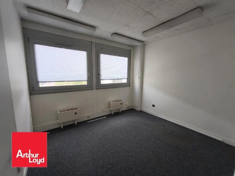 Office in Chartres for lease - Interior Photo - Image 2 of 3