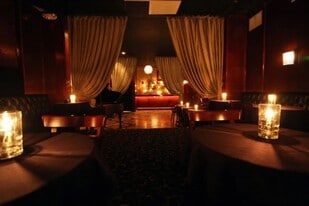 Iconic Hotel Cafe Music Venue - Bar