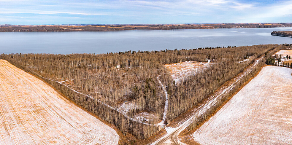 2124 Township 392 rd, Sylvan Lake, AB for sale - Primary Photo - Image 1 of 3